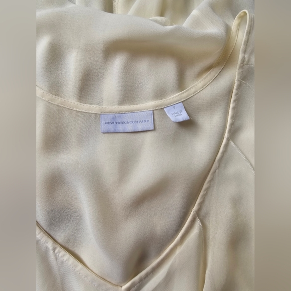 New York & Company - Cream Front Ruffle Sleeveless V-Neck Top - Picture 6 of 8